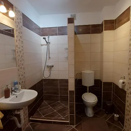 Apartment Zoeldfa Apartmanhaz Eger