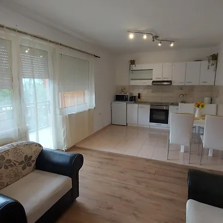 דירה Zoeldfa Apartmanhaz