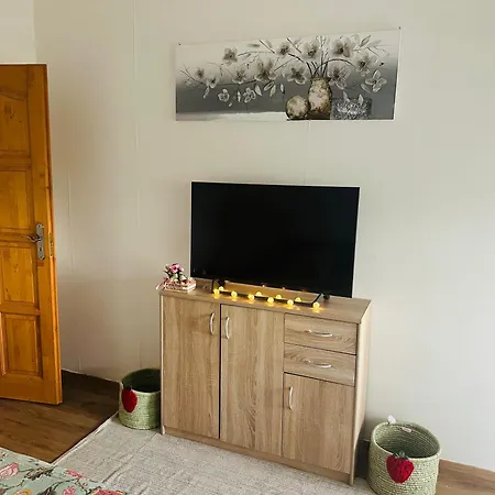 Zoeldfa Apartmanhaz דירה *
