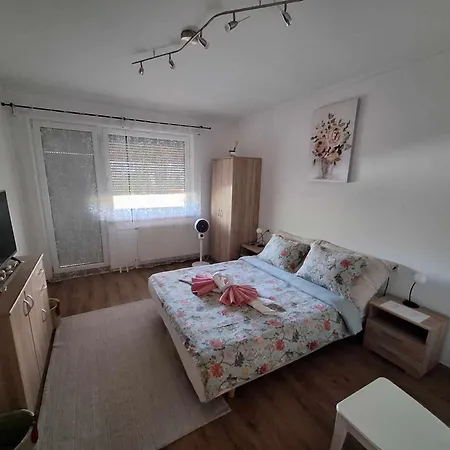 דירה Zoeldfa Apartmanhaz אגר